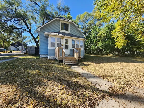 330 Cottage St, Waterloo, IA 50703