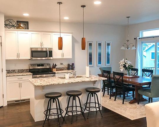 4th image of 4162 N Cresthaven Ln