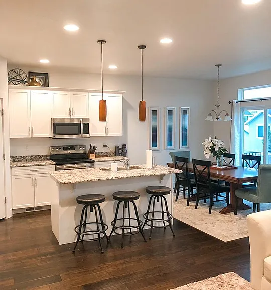 4162 N Cresthaven Ln — Photo 4