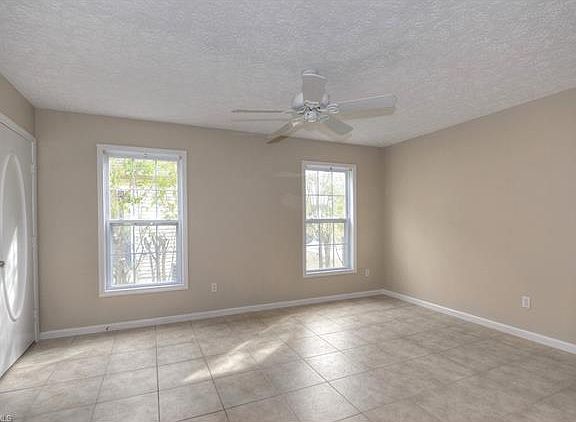 4th image of 490 Leawood Cir