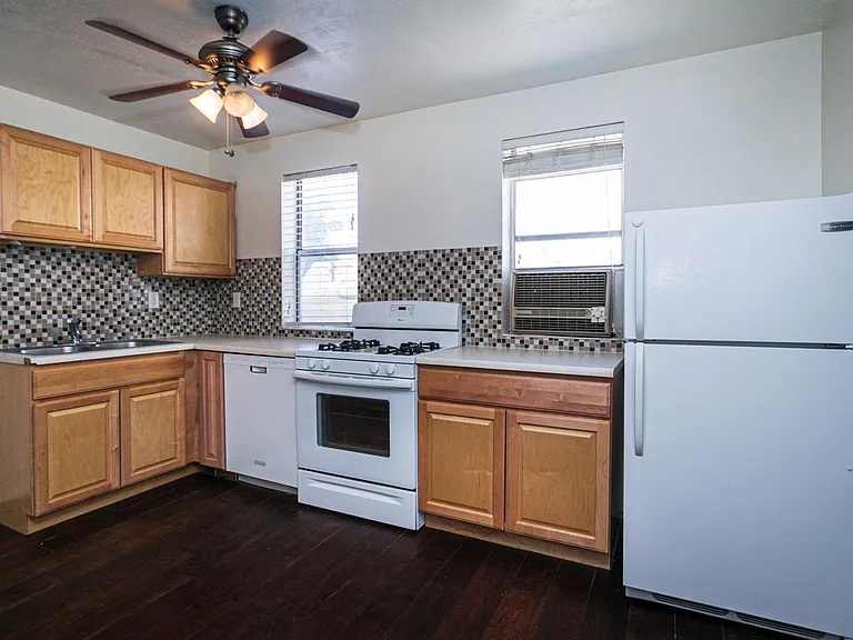 84 R St #2 — Photo 3