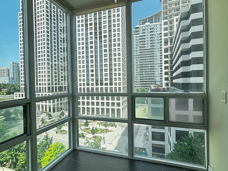 3504 Hurontario St #907 — Photo 7