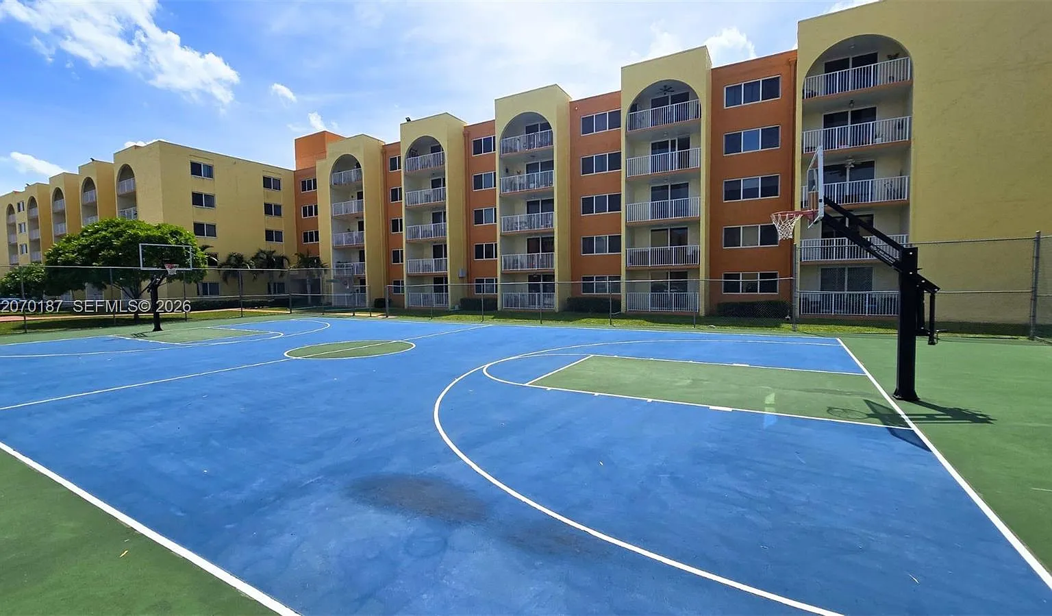 Coral Gate West Condo — Photo 2