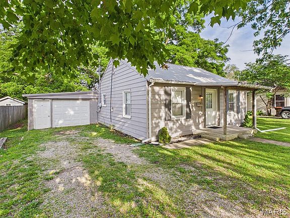 2nd image of 1127 Beverly Dr