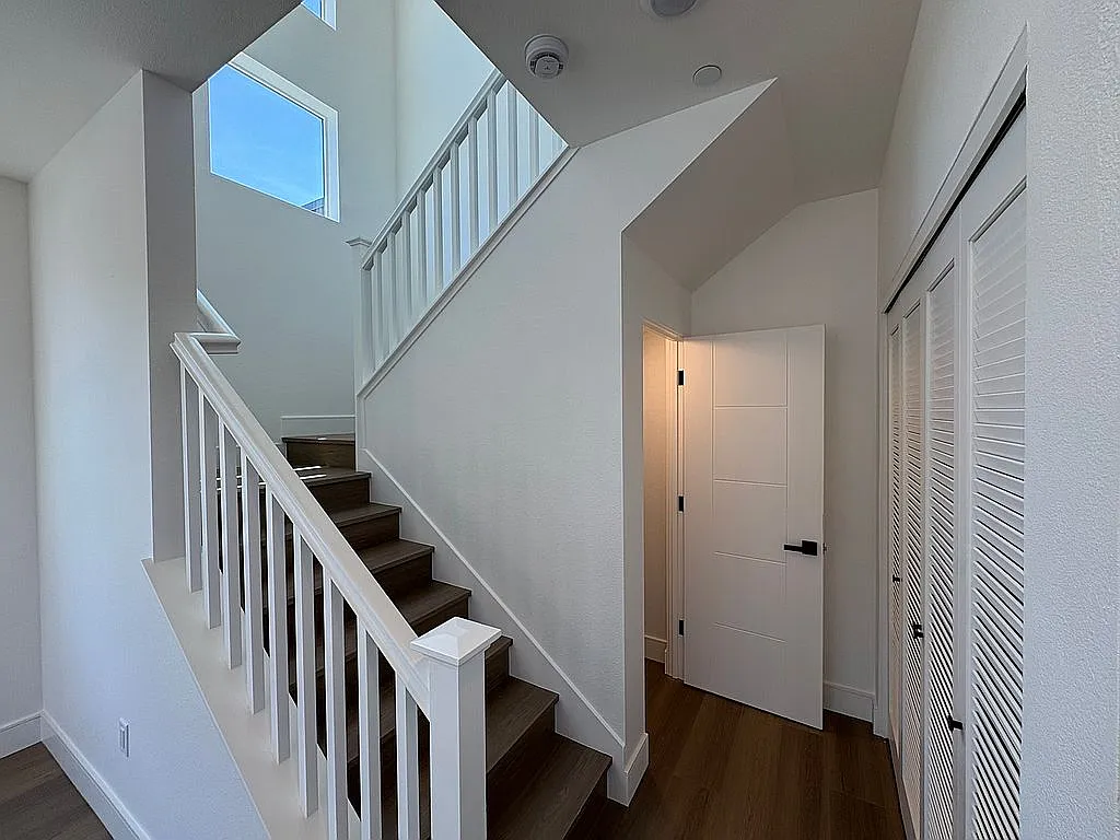 1 bed, 801 sqft, $2,300 — Photo 3