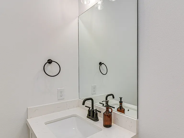 1503 Egypt St — Photo 24