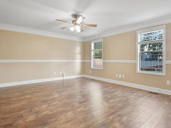 3rd image of 512 Sourwood Dr
