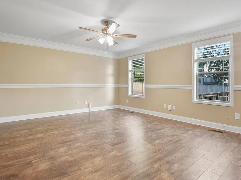 512 Sourwood Dr — Photo 3