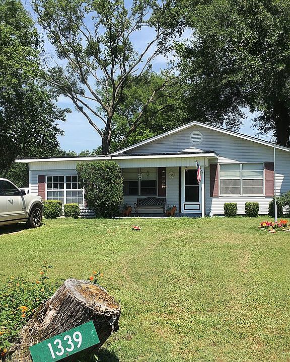 2nd image of 1339 Schneider Ln