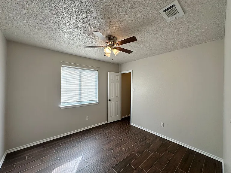 1910 Michele Dr — Photo 24