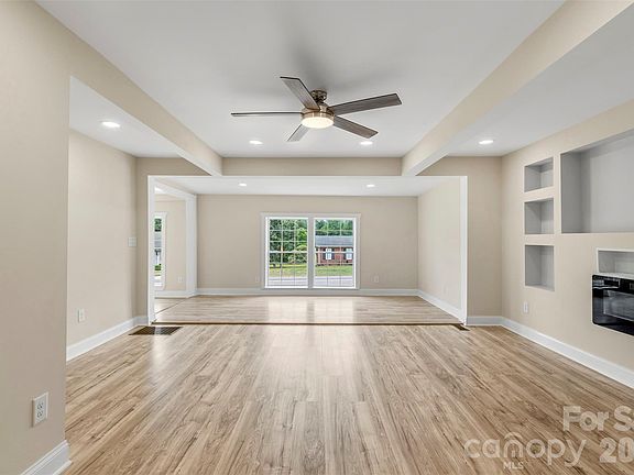 3rd image of 2480 Artz Rd