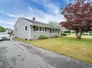 2 Brill Ave, Waterford, CT 06385