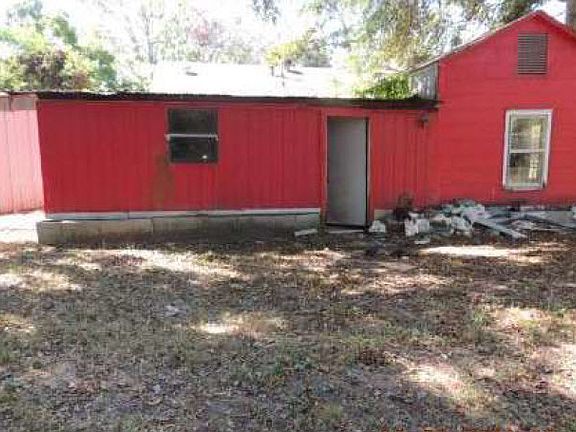 2nd image of 1200 Louisiana St