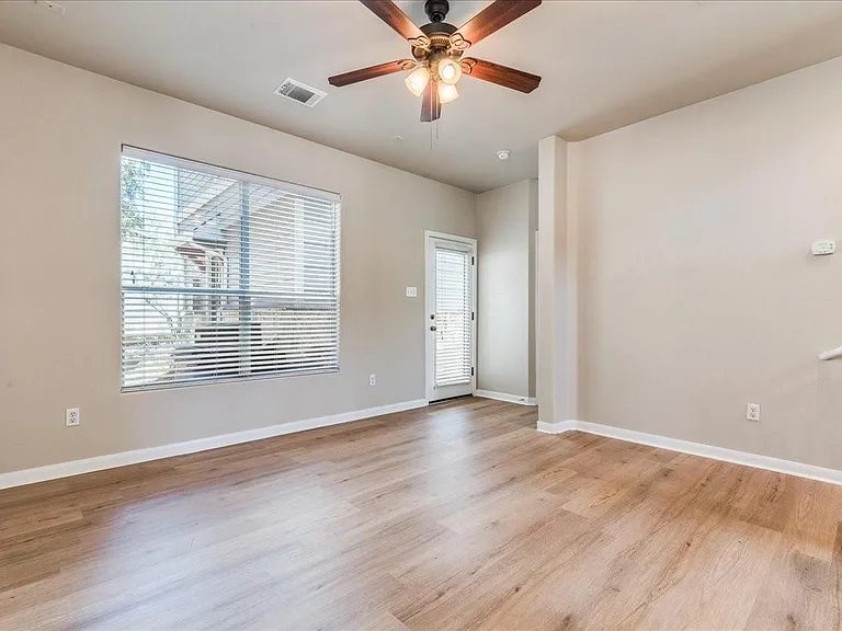 2924 Bond Dr #4C — Photo 11