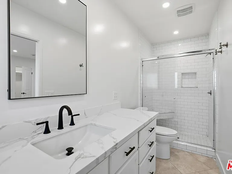 13025 Moorpark St #208 — Photo 17
