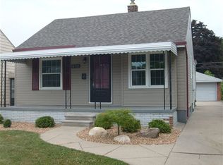 18985 Woodside St, Harper Woods, MI 48225
