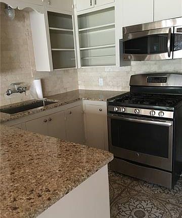 3rd image of 1109 Hollis Dr
