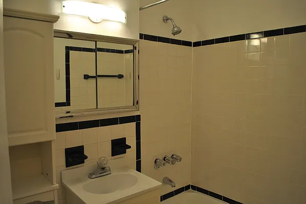 Rented by Barshay Brokerage | media 7