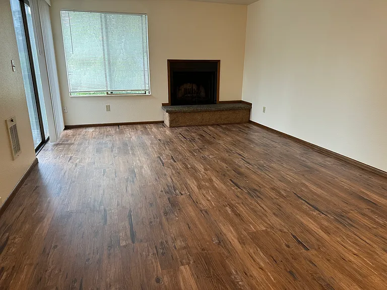 THE FORUM APARTMENTS — Photo 5