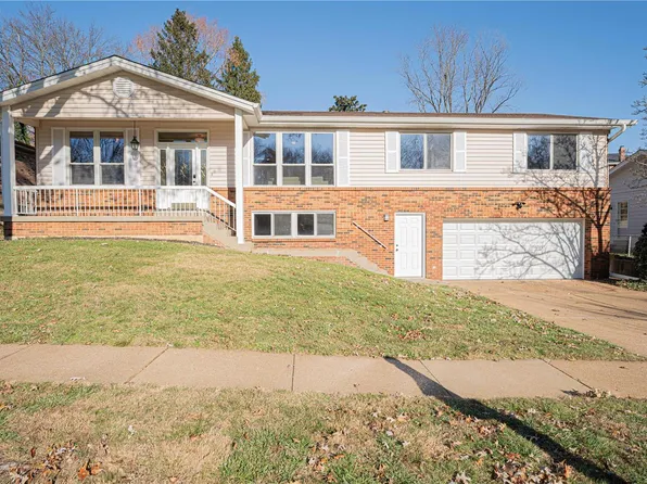 4673 Longspur Dr, Saint Louis, MO 63128