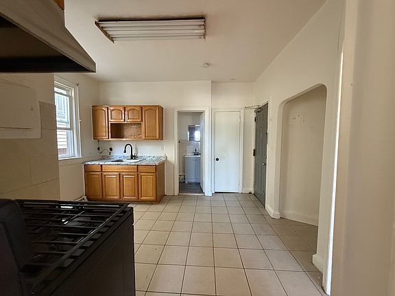 2nd image of 150 Harrison St APT 1