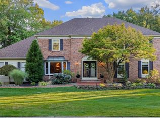16 Apple Hill Rd, Hillsborough, NJ 08844