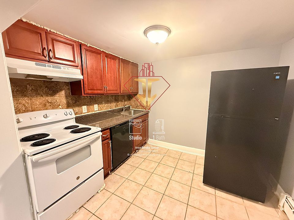 2nd image of 137-148 36th St #E06