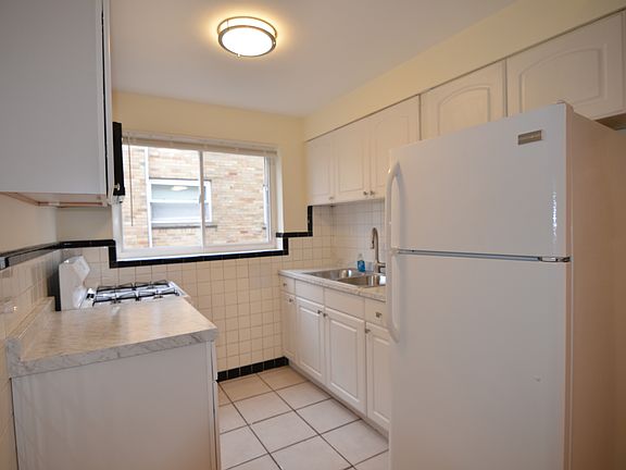 2nd image of 2532 Williams Ave #3