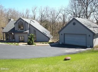 8 Frontier Trl, Galena, IL 61036