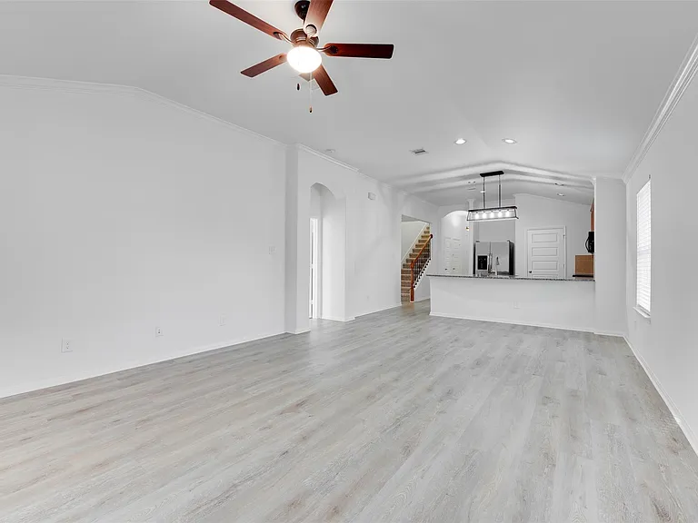2410 Lakecrest Town Dr — Photo 15