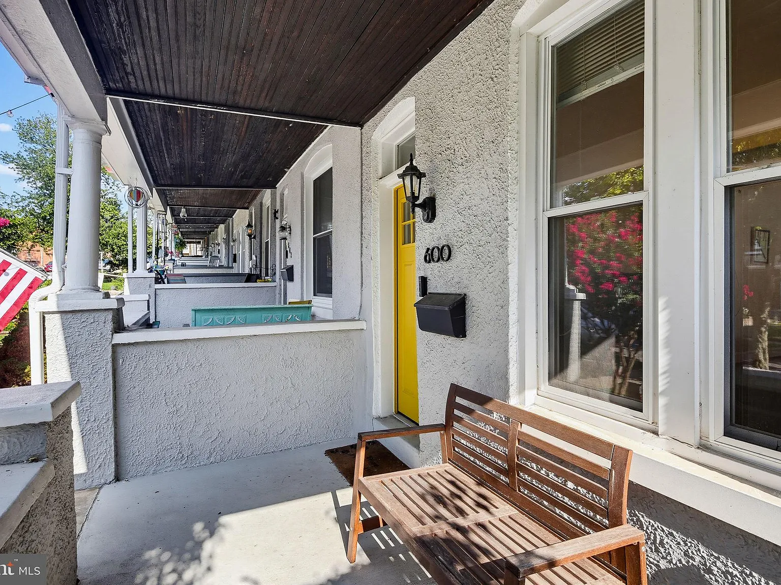 3 bed, 1.0 bath, 1260 sqft, $2,500 — Photo 2