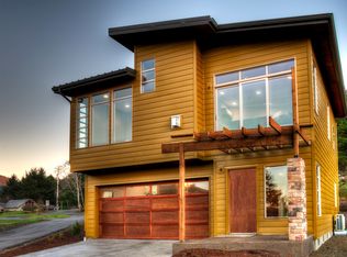 21 Catkin Loop, Yachats, OR 97498