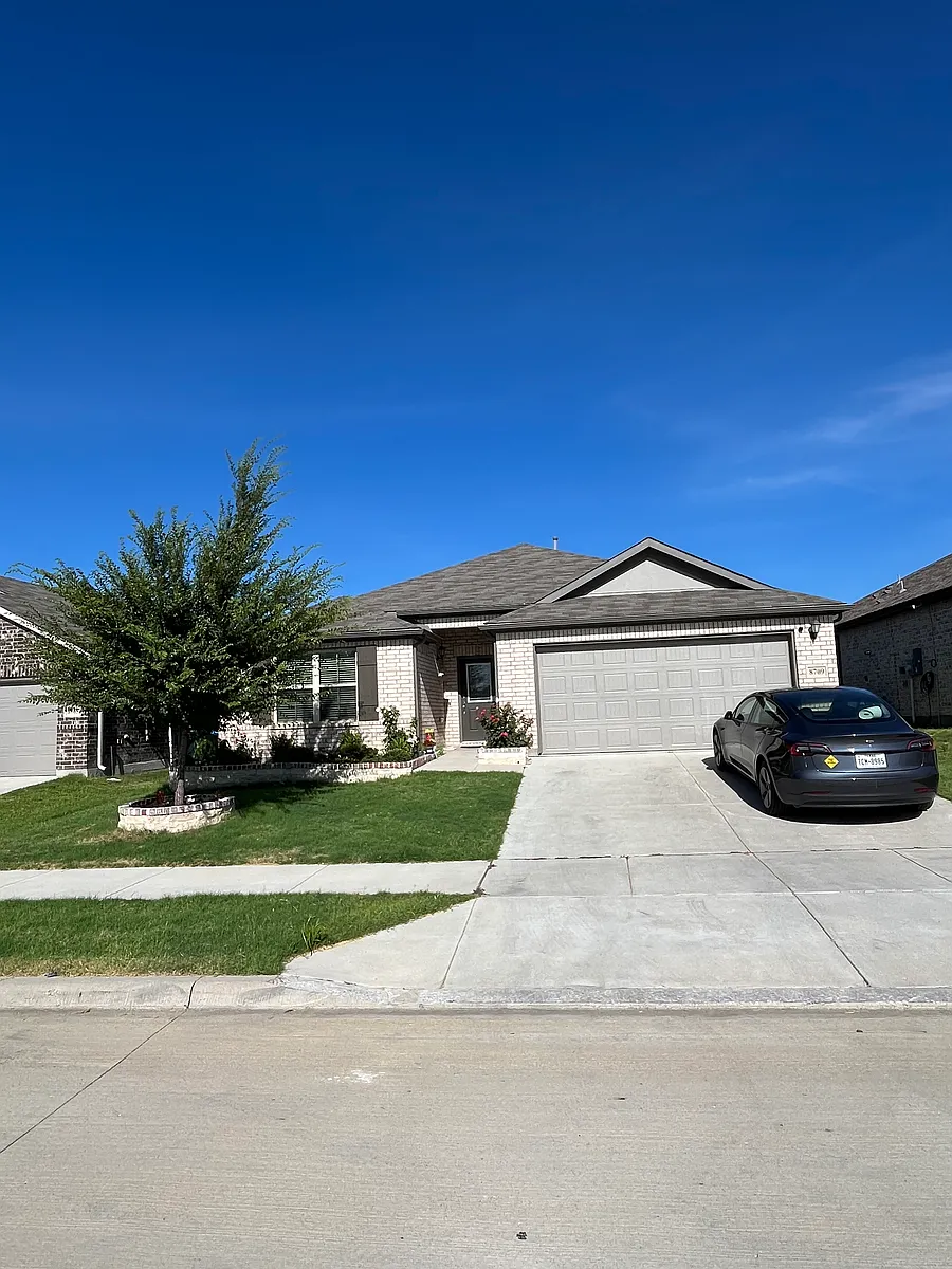 Building Photo - 8709 Heliotrope Ln