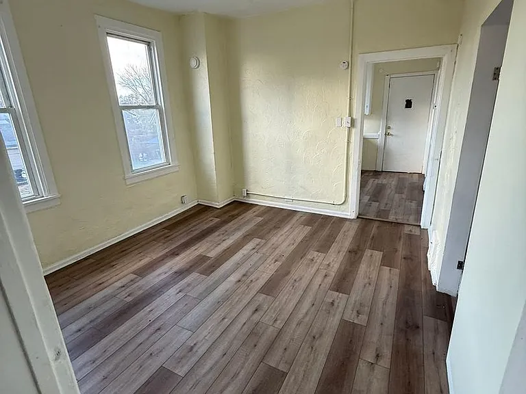 3404 Walton Ave — Photo 9