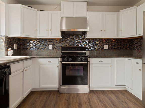 Kitchen with Bosh gas stove