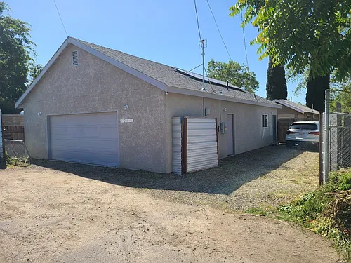 218 Oak St Photo 1