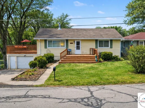 1227 Maple St, Boonville, MO 65233