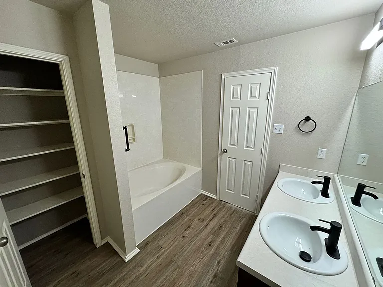 204 Pine Arbol — Photo 13