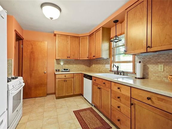 2nd image of 717 Orlo Ln
