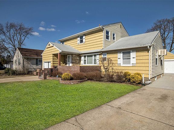 2nd image of 833 Shakespeare Pl