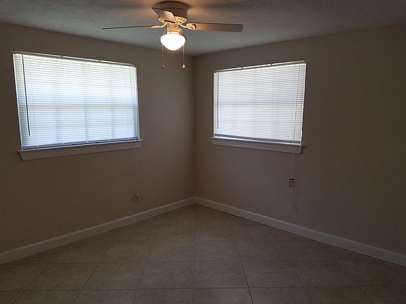 4th image of 1612 Daniels Dr