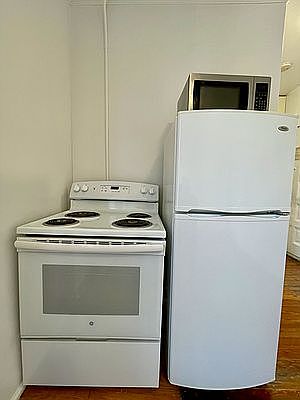 4th image of 191 Grand St APT 32