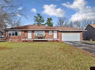 211 E Shepard St, Lake Crystal, MN 56055
