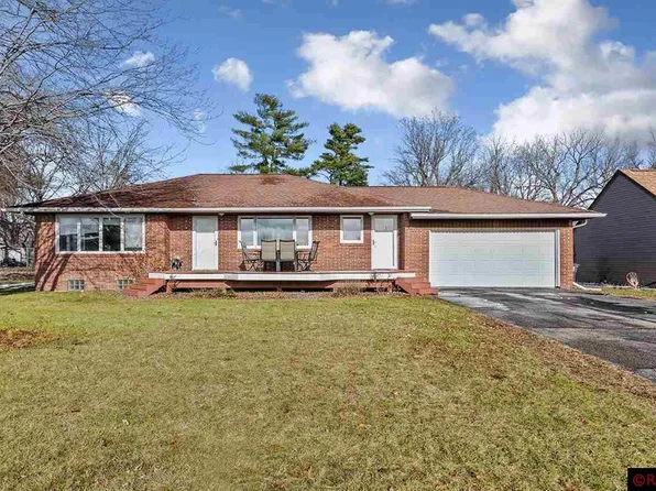 211 E Shepard St, Lake Crystal, MN 56055