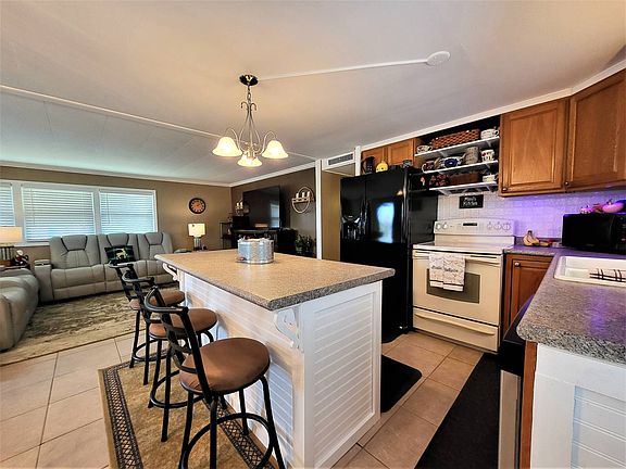 5th image of 348 Limeberry Pl