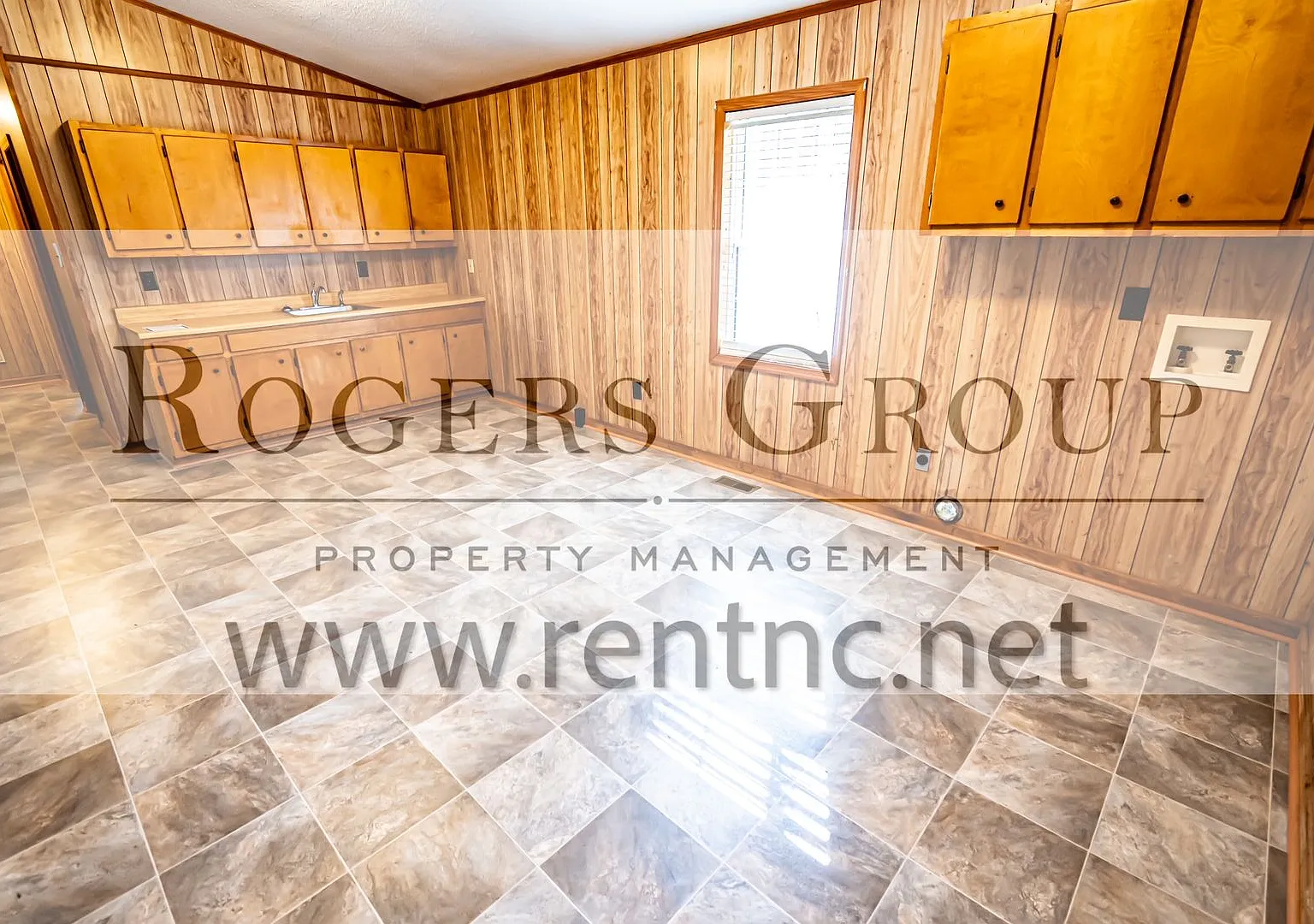 3 bed, 1.0 bath, 960 sqft, $925 — Photo 2