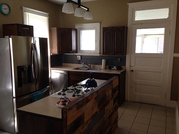 2nd image of 725 N Galapago St