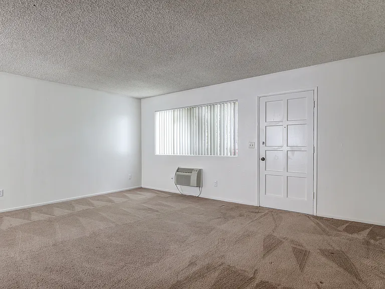 Orange Plaza Apartments — Photo 10