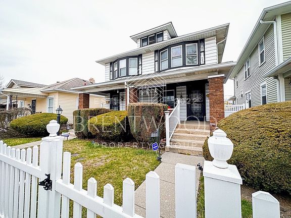 2nd image of 838 N Oxford St #1