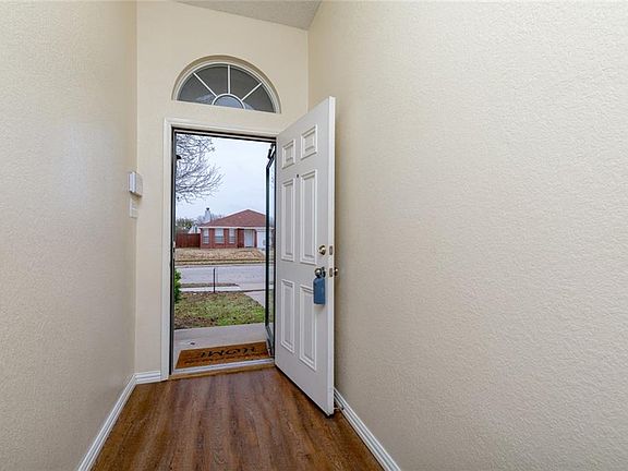 4th image of 940 Fenway Ln